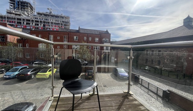 Harbourside Haven - One Bed Apartment with Balcony