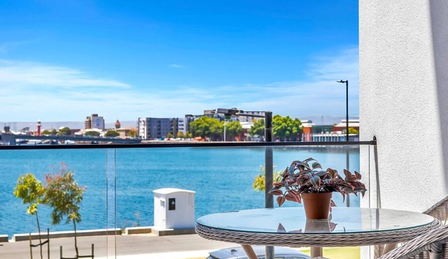 Harbourside Haven | Panoramic Views, Wi-Fi, Luxury