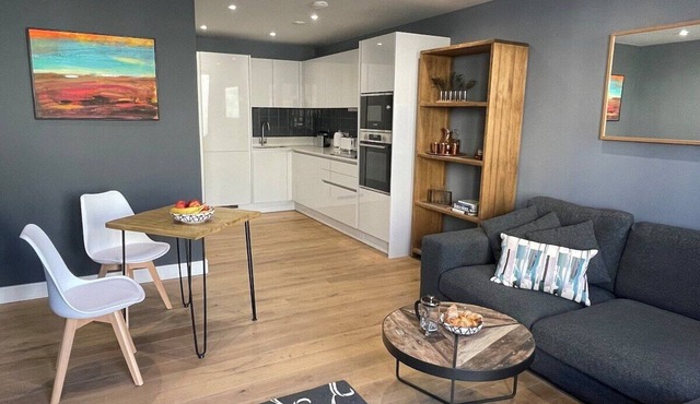 Harbourside Hideaway - Superb Flat with Terrace