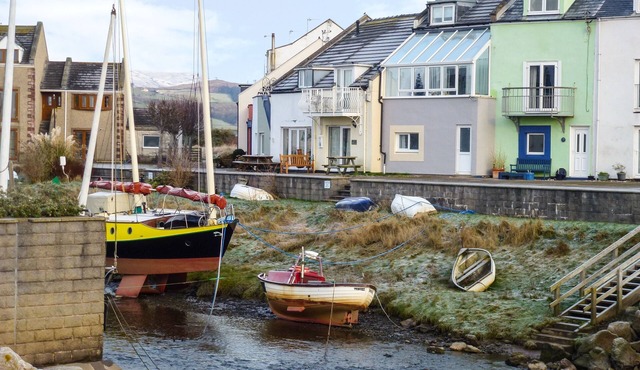 HARBOURSIDE HOUSE, pet friendly, country holiday cottage in Haverigg