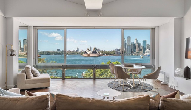 'Harbourview II' – Unmatched Views of the Iconic Opera House & Harbour Bridge!