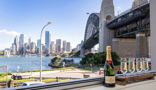 'Harbourview' - The Best Views of the Harbour Bridge & Circular Quay!