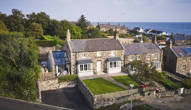 Harbourway - a pet friendly that sleeps 8 guests in 4 bedrooms