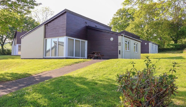 HARCOMBE HOUSE BUNGALOW 2, pet friendly, with pool in Chudleigh