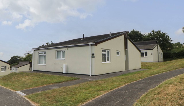 HARCOMBE HOUSE BUNGALOW 7, family friendly, with pool in Chudleigh