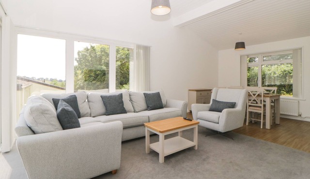 HARCOMBE HOUSE BUNGALOW 8, family friendly, with pool in Chudleigh