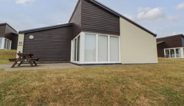 HARCOMBE HOUSE BUNGALOW 12, family friendly, with pool in Chudleigh