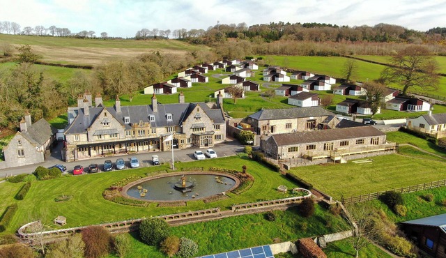 Harcombe House Bungalow 9