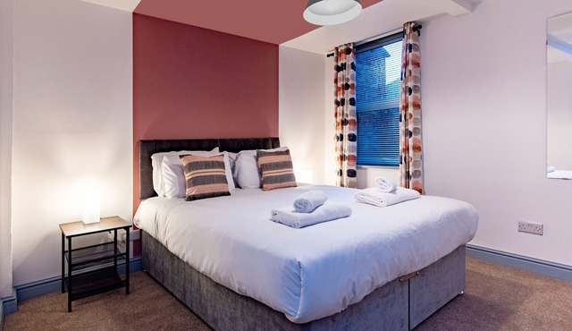 Harcourt 1A: 2BR Flat with Parking in Newark