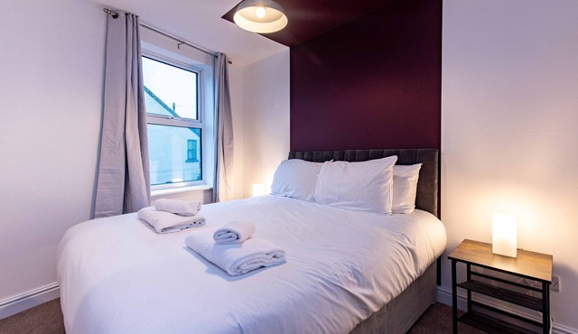 Harcourt 1D: 2BR Flat with Parking in Newark