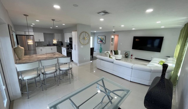 Hard rock house ~ 5 Min to stadium and events