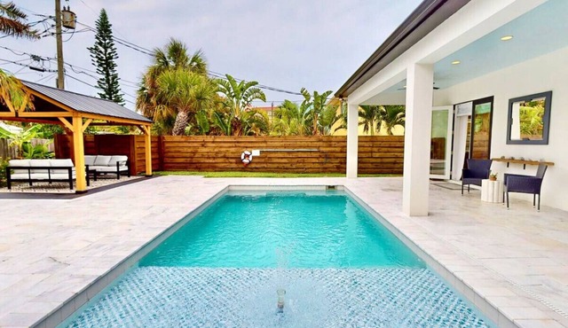 HARDING HAVEN Spacious pool home 1 block to the beach, walk to Cocoa Beach Pier!
