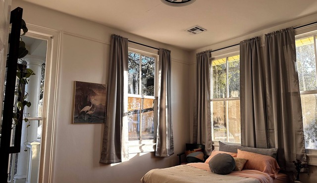 Hardwood floors, Marble, newly renovated Wifi &AC 10 mins to Nola