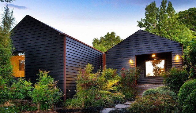 Hardwood House - Award Winning Architectural Home - Walking distance to Botanic Gardens!