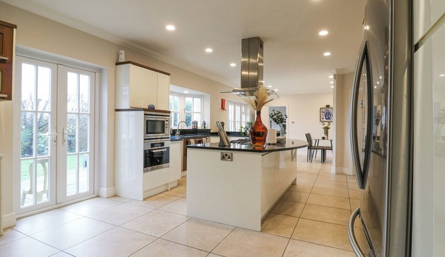 HARDY'S WAY 34, pet friendly, with a garden in Canvey Island