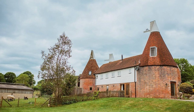 Hare Farm Oast - amazing views - ideal for family celebrations
