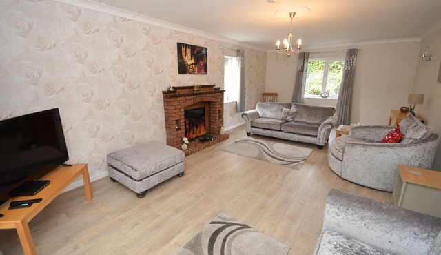 Hare Lodge - attractive bungalow, the historic inland resort of Woodhall Spa.