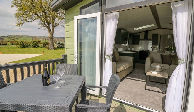 HARES MEADOW, pet friendly, character holiday cottage in Trefeglwys