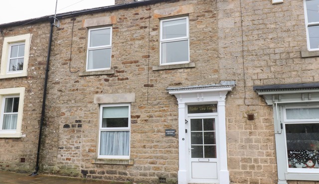 HARKER VIEW COTTAGE, pet friendly, character holiday cottage in Reeth