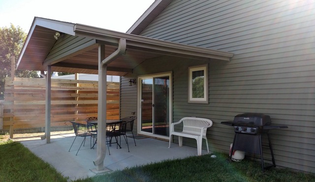 Harlan County Lake - Quiet, Cozy Cabin Space
