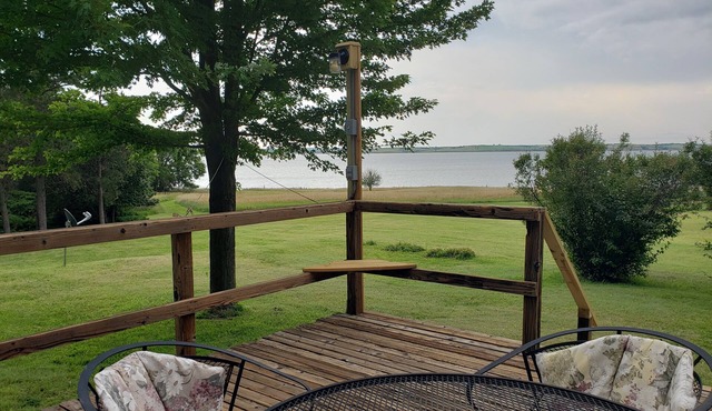 Harlan County Lake - Lakeside Cabin