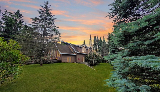 Harlequin Haven | HotTub, AC, Lake Access & Dock, Dogs OK w/fee