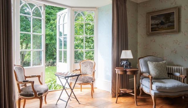 Harlequin House - a house that sleeps 18 guests in 9 bedrooms