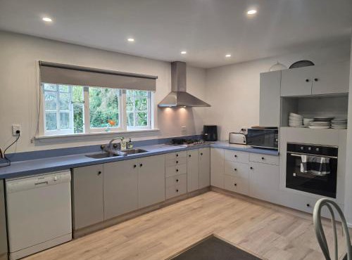 Harleston House - Accomodation and Vineyard