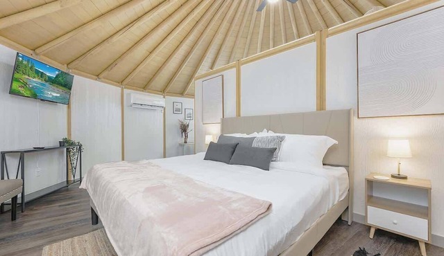 Harlow: Canyon Lake Luxury Yurt Getaway | Hot Tub