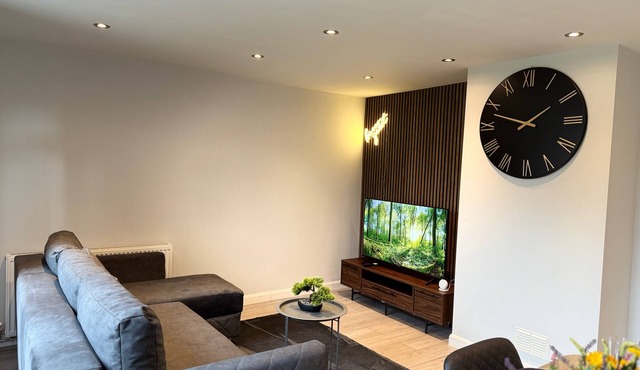 Harlow Cozy 3-Bed House Retreat