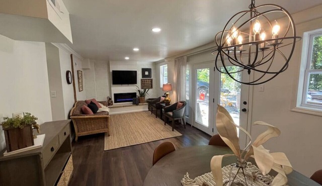 Harmony Basement · Lovely Space for a Getaway- 10 minutes to DT Knox