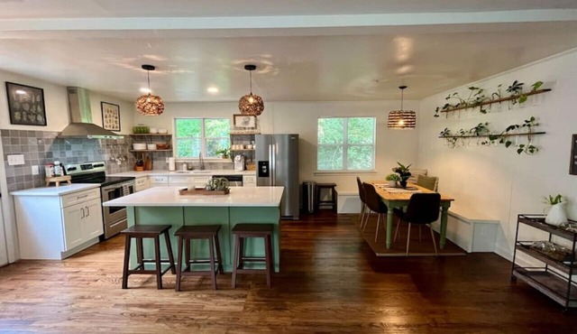 Harmony · Charming Home- 7 min to downtown