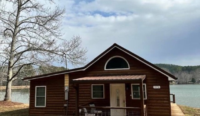 Harmony Cove - Peaceful, serene 2-bdrm cabin on the lake in charming Tunnel Hill