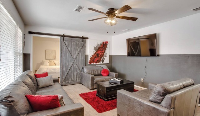 Harmony Home - 4/2 sleeps 11, 1 mile to Texas Tech