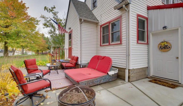 Harmony Home with Fire Pit 5 Mi to Niagara Cave!