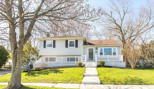 Harmony House · Cozy Getaway - 5 min drive to beach/pet friendly