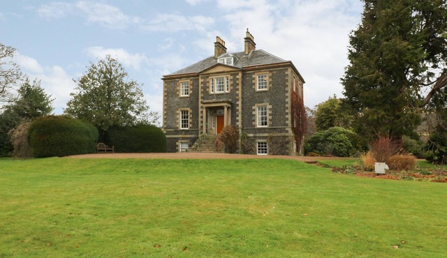 HARMONY HOUSE - HARMONY GARDENS, pet friendly in Melrose