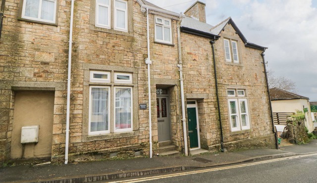 HARMONY HOUSE, pet friendly, character holiday cottage in Bere Alston