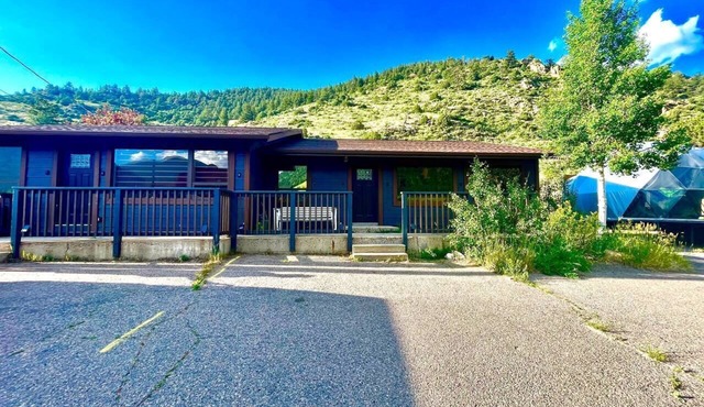 Harmony Mountain view Family-sized house with designer renovation and game room!