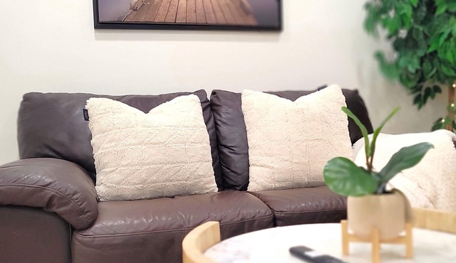 Harmony-Peg: A Cozy Urban Escape