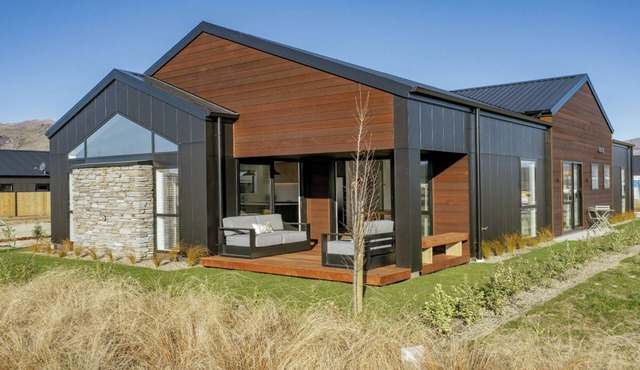 Harper on Hadley - Cromwell Holiday Home