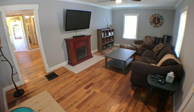 Harper, Two Bedroom House in Historic Loveland