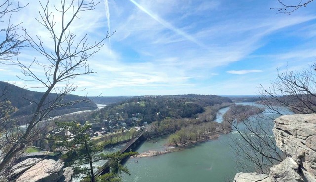 Harpers Ferry Mountain Escape w/Patio & Fireplace