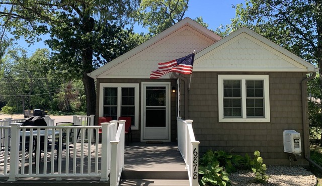 Harper’s Hangout- Cute, cozy Caseville cottage!