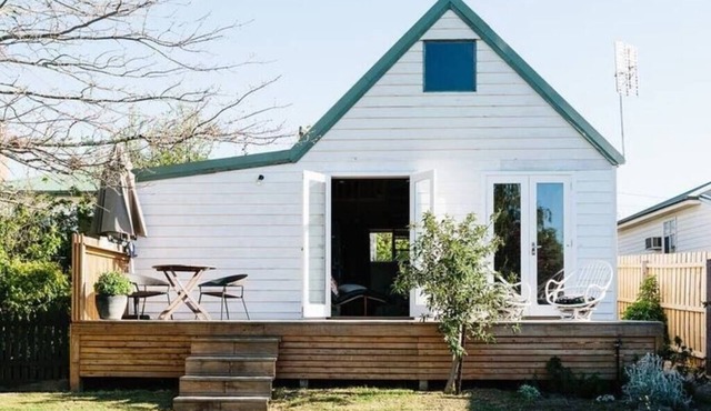 HARPSICHORD HOUSE - SCANDINAVIAN- STYLE RETREAT IN THE HEART OF OLD KYNETON