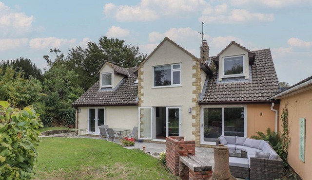 HARRAN, pet friendly, with hot tub in Peopleton