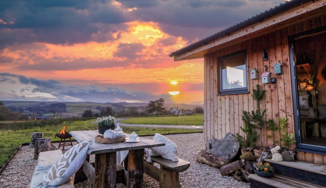 HARRIET, pet friendly, character holiday cottage in Llangurig