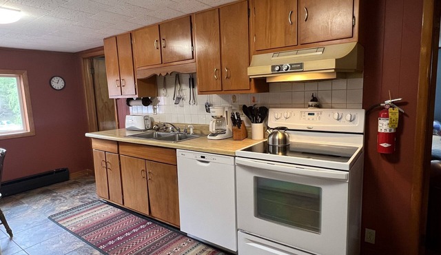 Harriet's Hideaway - Goodyear Lake near Dreams Park & All Star, canoes & kayaks