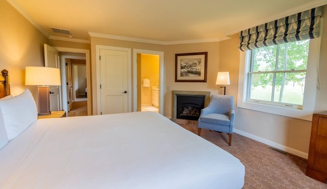 Harriman Cottage w/ Fireplace, Private Patio & Steps from Village Shops & Trails