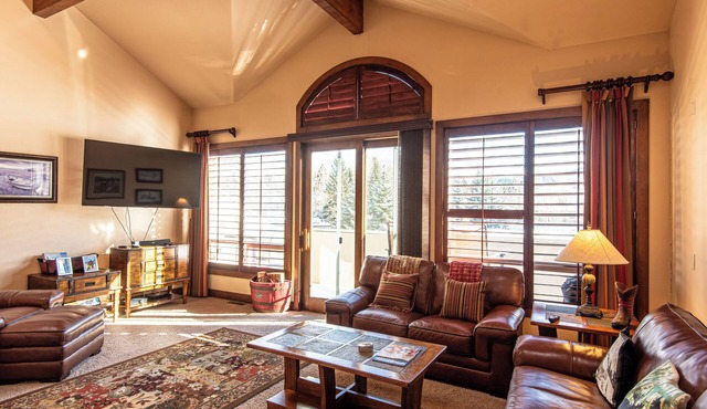 Harriman Townhome 5 - Ideal Family Hangout Haven with Pool Access